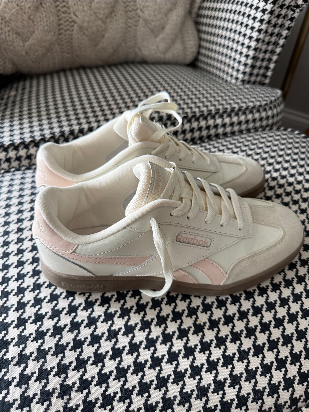 Reebok Women's Low-Top Sneakers in Cream and Light Pink